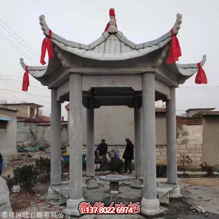 仿古石雕亭子，增添學校公園獨特韻味
