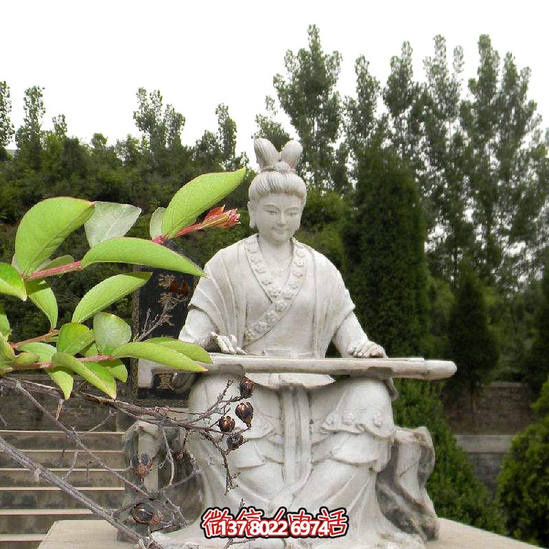 彈琴游玩古代景區(qū)，感受石雕雕塑之美