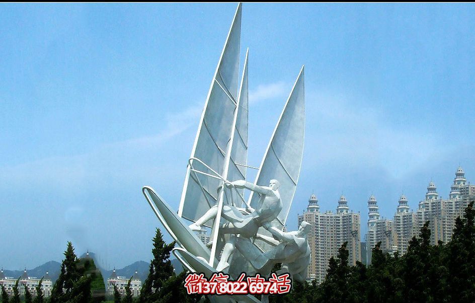 精美別墅鏤空雕塑點綴園林景觀，打造創(chuàng)意帆船