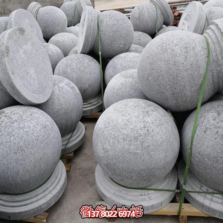 精美石雕車(chē)阻，點(diǎn)綴公園美景
