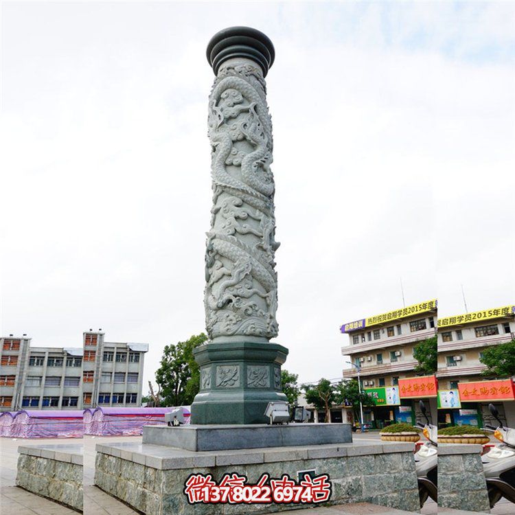 大理石浮雕龍柱，點(diǎn)綴校園廣場