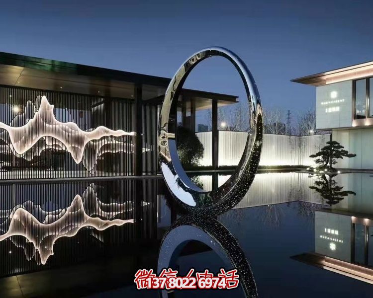 不銹鋼圓環(huán)雕塑，點綴園林別墅水池