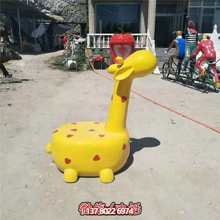 玻璃鋼長頸鹿擺件，安全可靠、適用于多種場景
