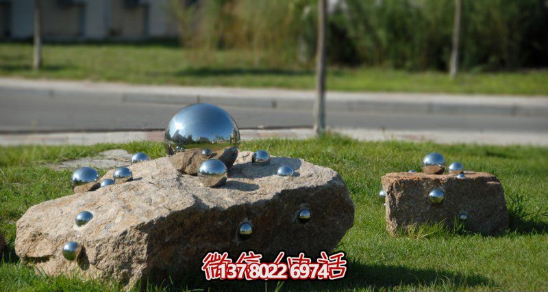 雕塑般的不銹鋼球體，帶給您不一樣的公園創(chuàng)意