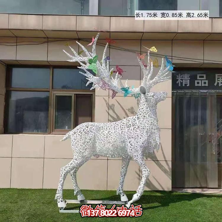 不銹鋼鹿角鏤空梅花亮化雕塑，為景觀廣場擺放