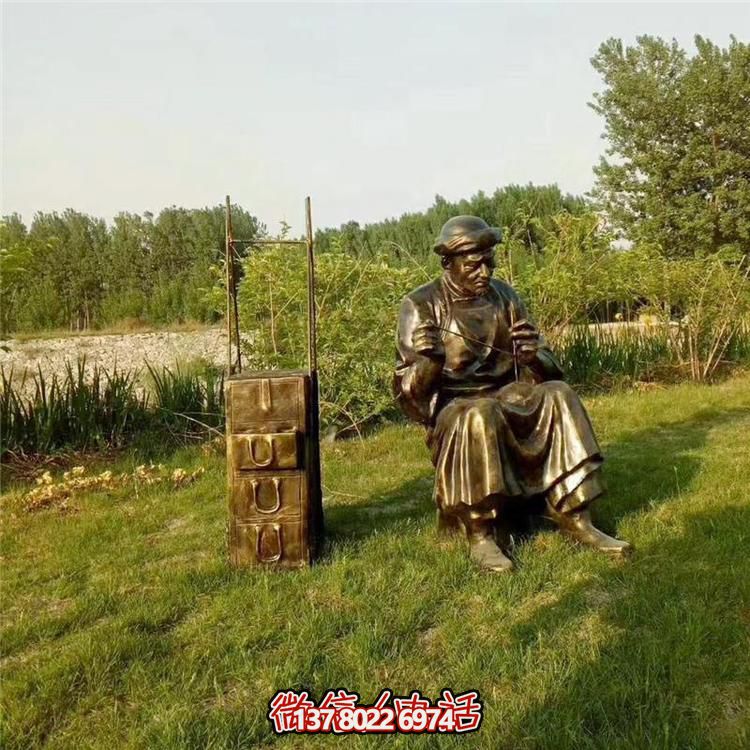 藝術精美的銅雕人物雕塑，點綴美麗的戶外園林景觀