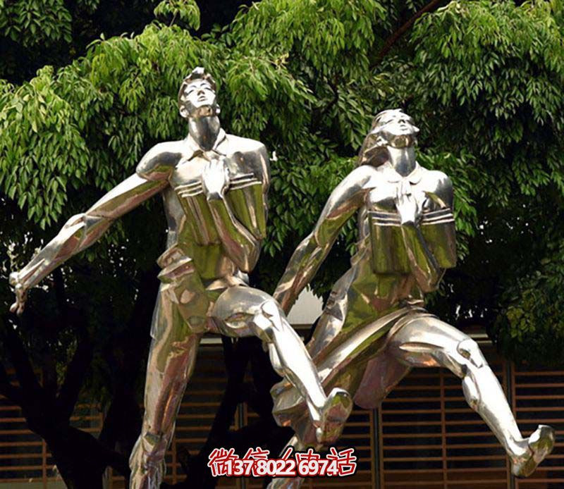 不銹鋼操場雕塑，鏡面反射跑步樂趣