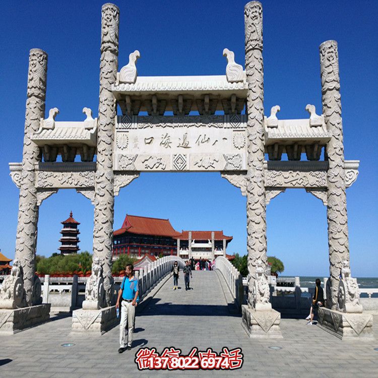 景區(qū)入口擺放無(wú)樓三門石柱浮雕牌坊