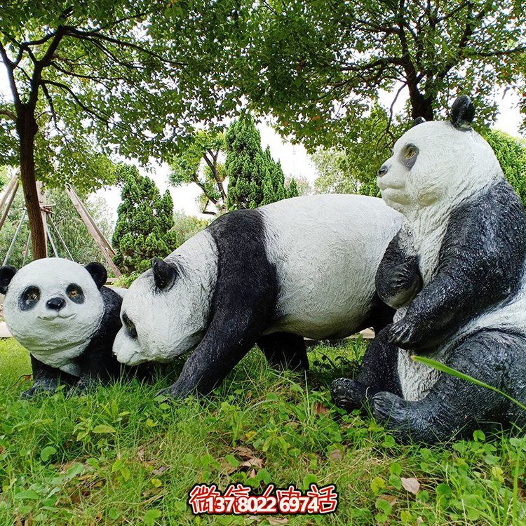玻璃鋼熊貓雕塑，園林草叢動(dòng)物擺件