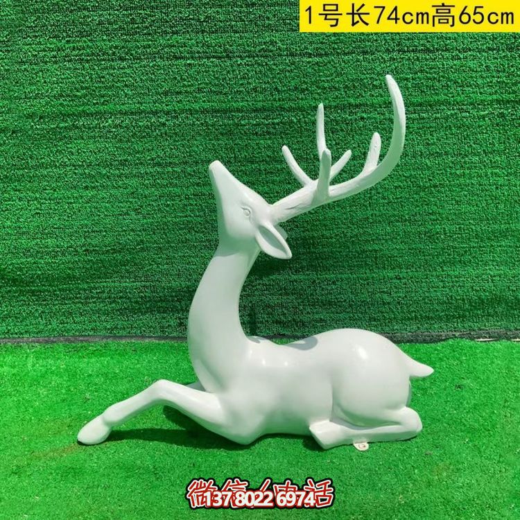 白色的梅花鹿，臥姿，仰頭，可上色